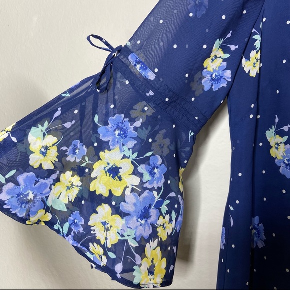 Vince Camuto Floral Bell Sleeve Shift Dress - Picture 4 of 6